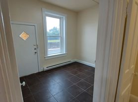 14 N Main St, Phillipsburg, NJ