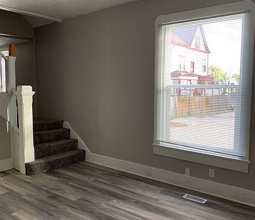 4th image of 1053 Villa Ave #1053