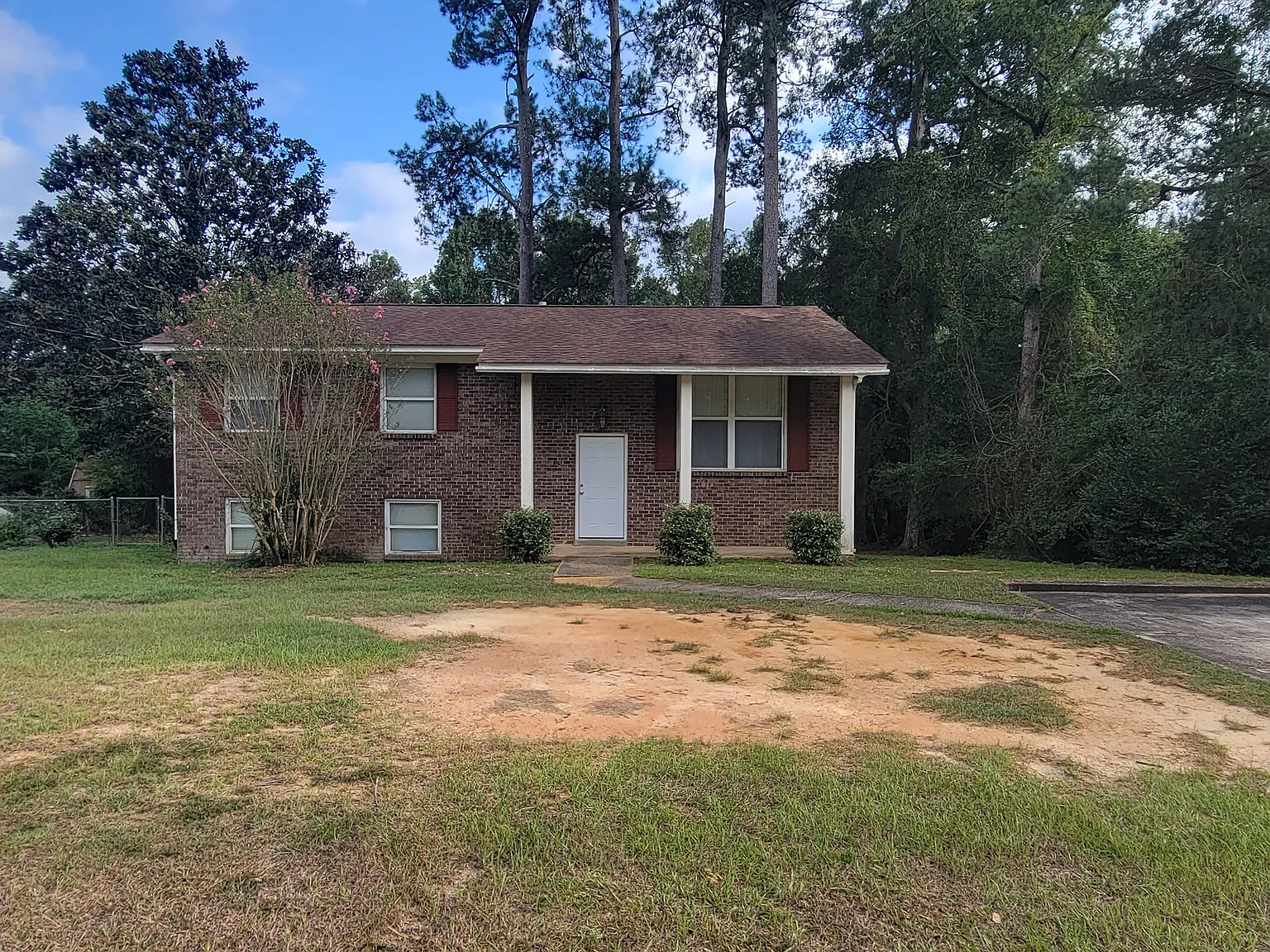 4 bed, 1714 sqft, $1,600 — Photo 1