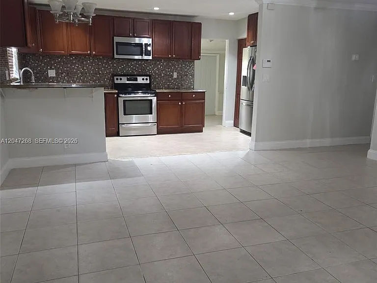 6118 Royal Palm Blvd — Photo 2