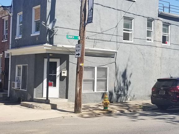 3rd image of 727 E 6th St APT 1