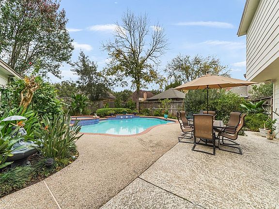 3rd image of 602 Windsor Glen Dr