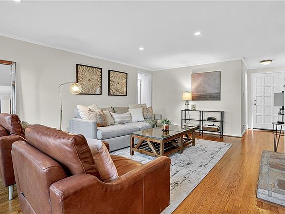 5th image of 3812 W 52nd Pl
