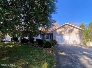 805 Yonside Dr, Pleasant Hill, TN 38583