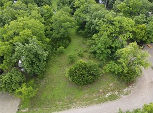 250 Fawn Valley Dr, Linn Valley, KS 66040
