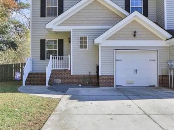 318 Snowberry Ln, Chesapeake, VA 23320