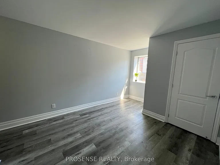44 Bond St W #204 — Photo 13