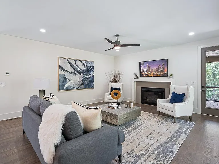6447 Vernon Woods Dr — Photo 4