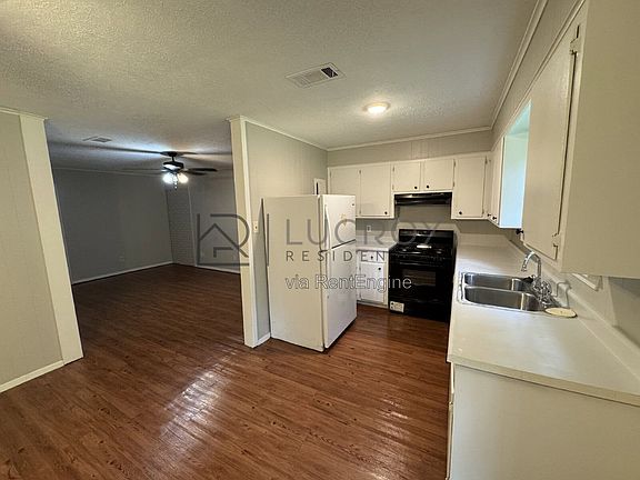 5th image of 327 Grover Cleveland Cir