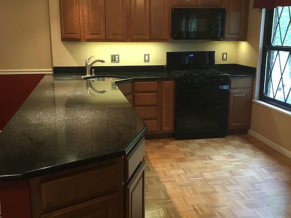 Eat in kitchen & double oven