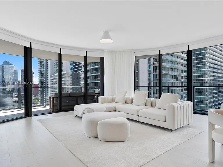 1000 Brickell Plz #2107 — Photo 33