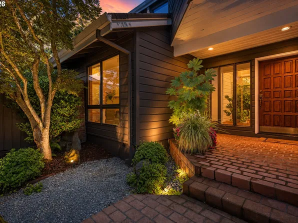 4393 Sundew Ct, Lake Oswego, OR 97035