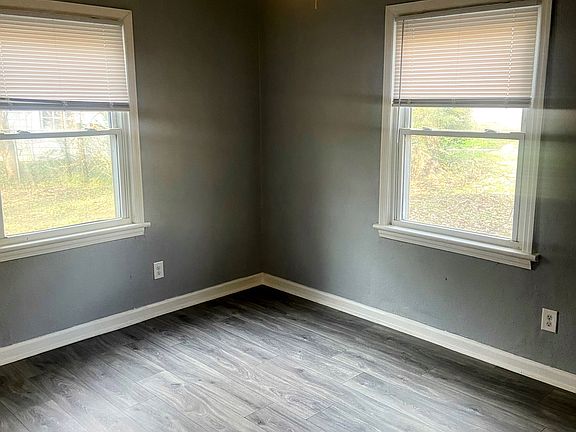 5th image of 712 SE Parkway Dr