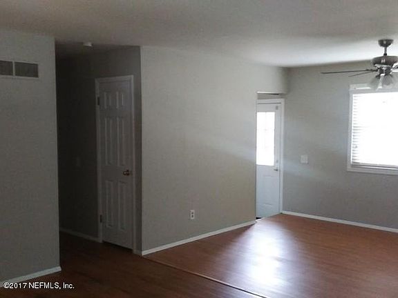 2nd image of 945 Lexington Park