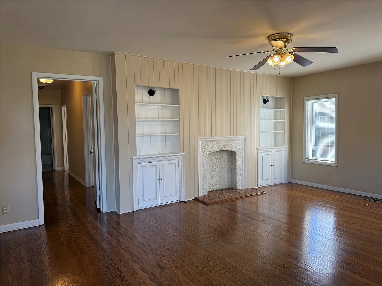 3 bed, 1.0 bath, 1288 sqft, $1,225 — Photo 2