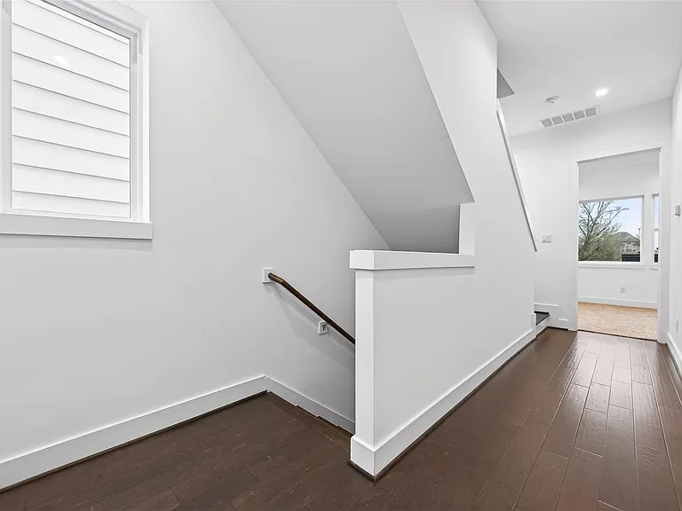 5841 Dolores St — Photo 19