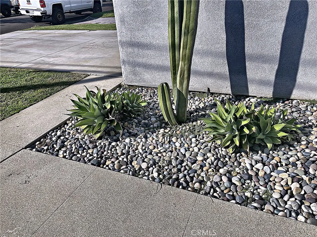 3 bed, 1076 sqft, $3,750 — Photo 4