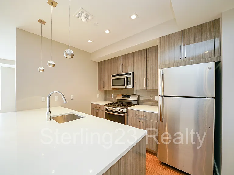 2718 Hoyt Ave S #7D — Photo 3