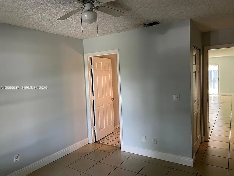 738 SW 9th St — Photo 12