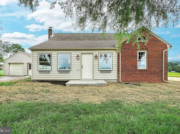5432 Thoman Dr, Spring Grove, PA 17362
