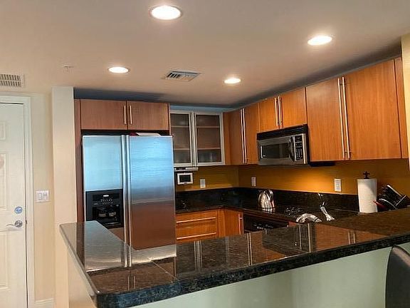 5th image of 610 Clematis St APT 723