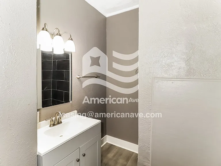 1424347_006_wm_-_main_bathroom_12891399.jpg