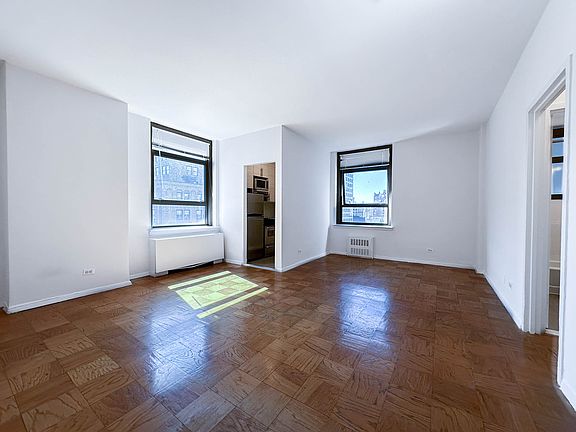 3rd image of 4 Park Ave APT 4S