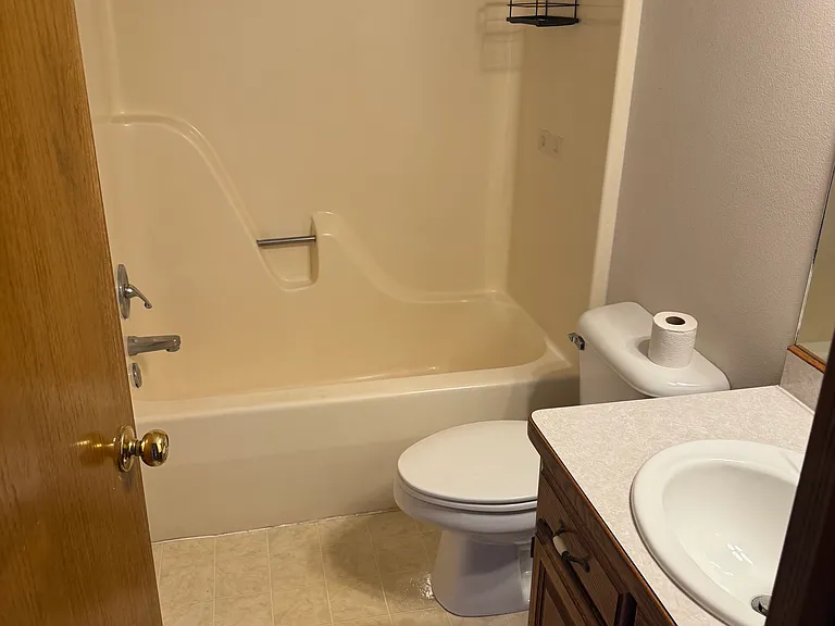 3524 E Laurel St — Photo 8