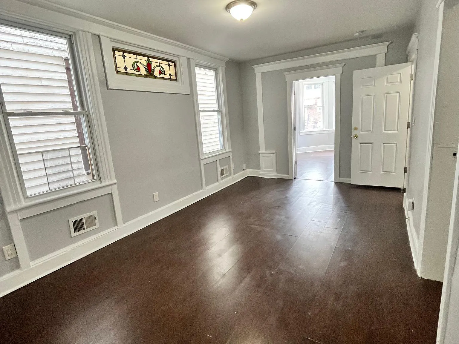 3 bed, 1000 sqft, $2,400 — Photo 4