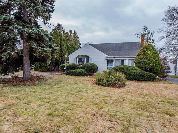 2nd image of 385 Pemberton Rd