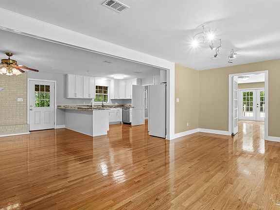 4th image of 3231 Dunaway Ln
