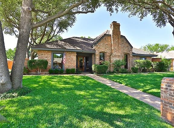 2nd image of 2717 Woodlake Dr