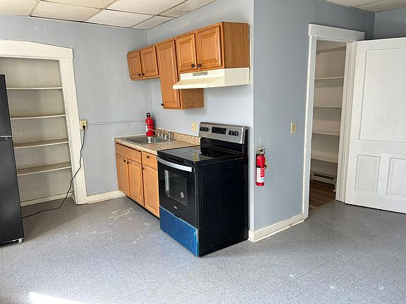 5th image of 303 W King St #B