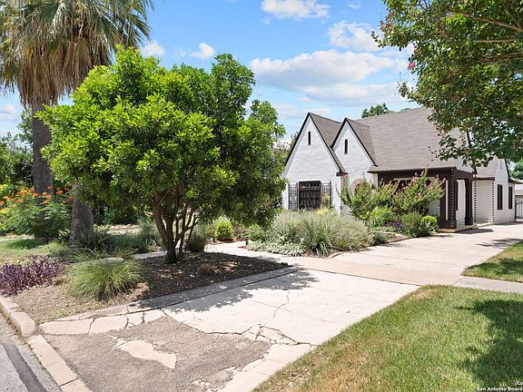 4th image of 315 W Huisache Ave
