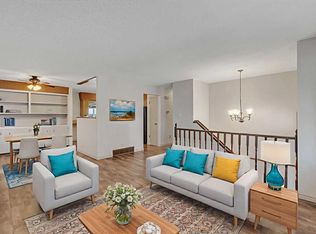 3335 N Doverview Rd SE, Calgary, AB T2B 2A2