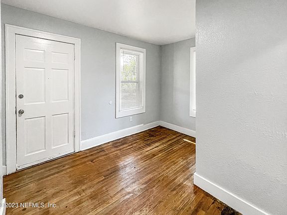 4th image of 316 Alder St