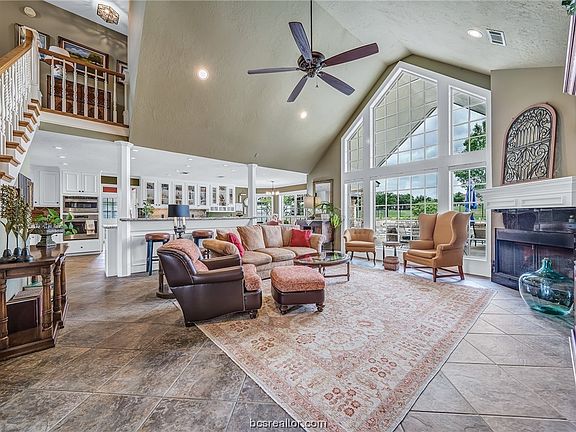 4th image of 1007 Muirfield Vlg