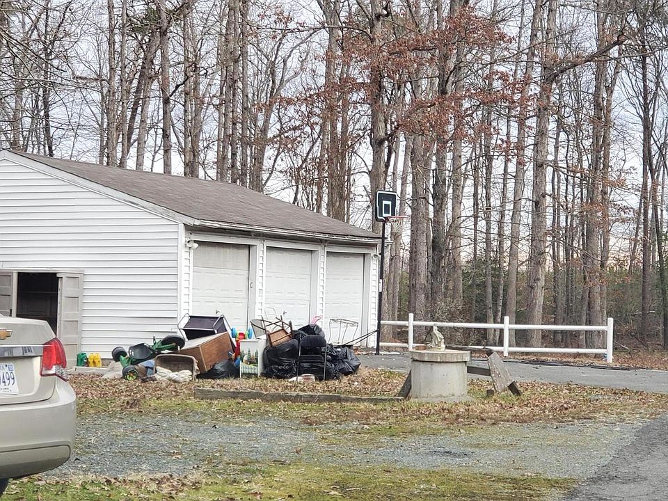 2nd image of 980 Holly Corner Rd