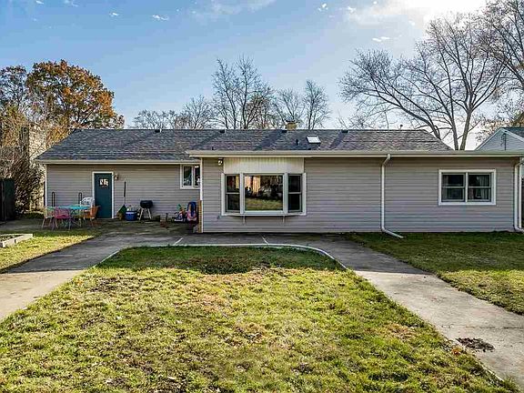 2nd image of 120 Sycamore Ln
