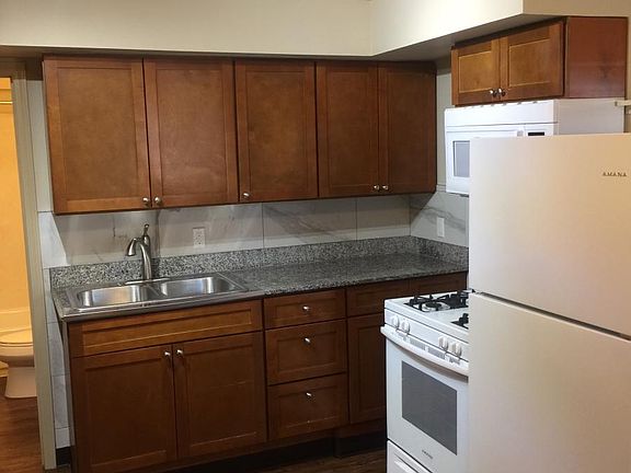 4th image of 4147 Blaine Ave #B