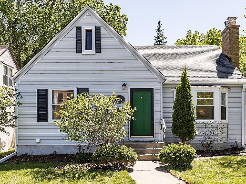 1st image of 1207 E 54th St