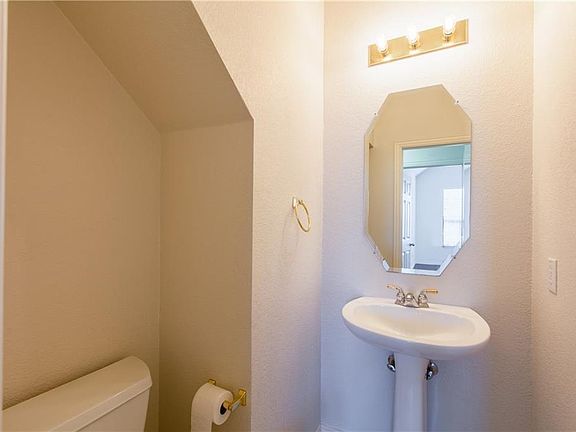 3rd image of 4533 White Rock Ln