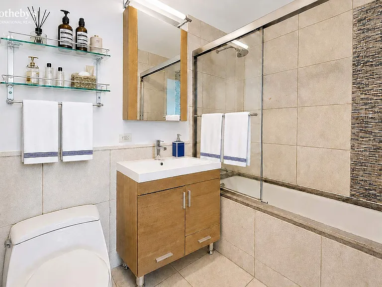 350 W 42nd St #9L — Photo 6
