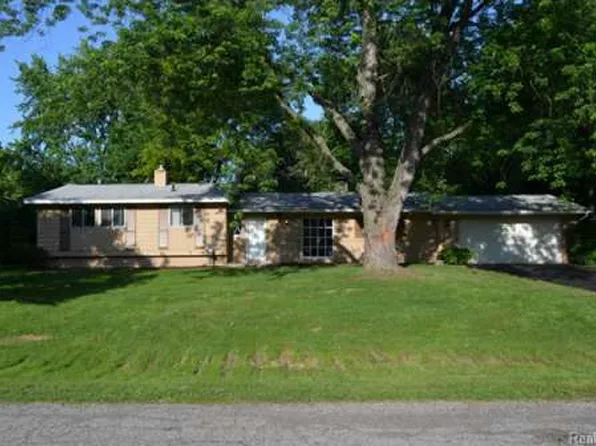 7137 Stonebrook Rd, West Bloomfield, MI 48322