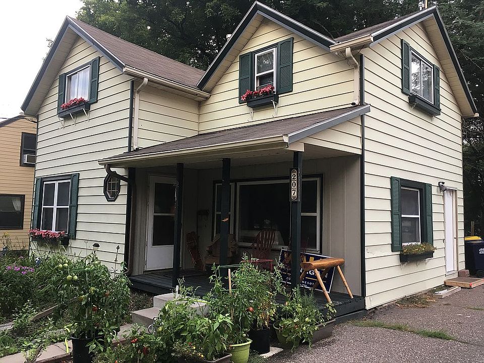 1st image of 207 Poplar St S