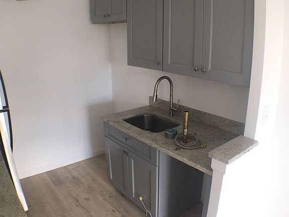 3rd image of 829 Greenwood Ave APT 7G