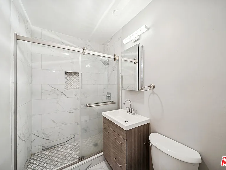 326 S Serrano Ave #4 — Photo 12