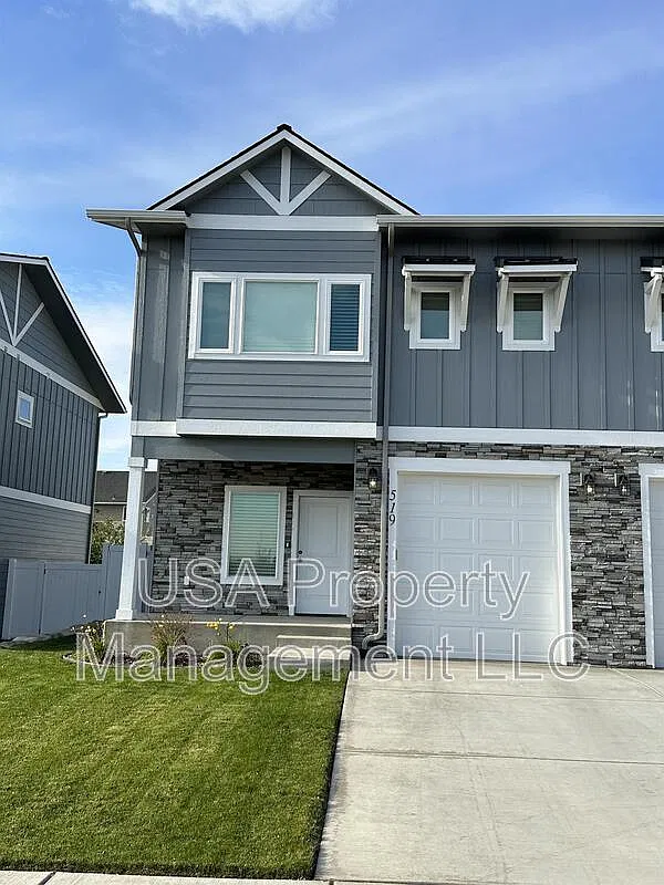 3 bed, 2.5 bath, 1640 sqft, $2,450 — Photo 1