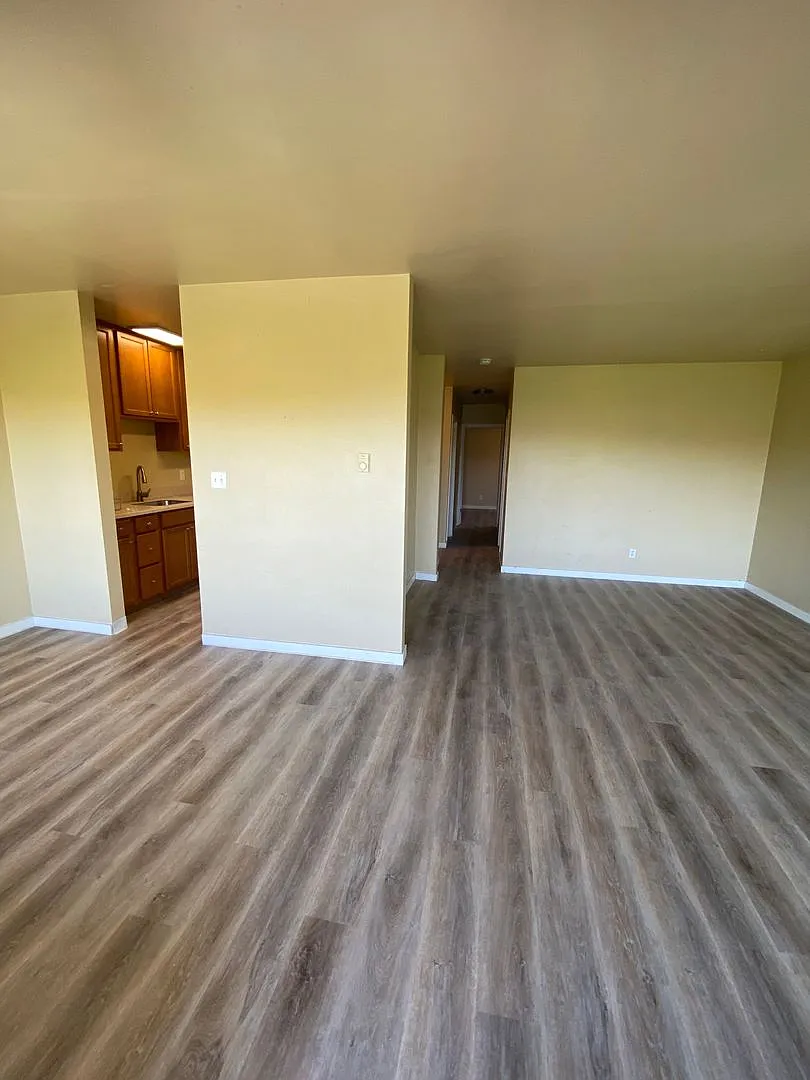 Portage Shore Apartments — Photo 4