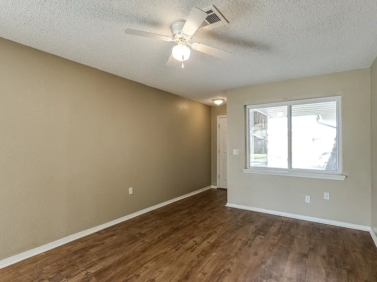 645 Lloyd Ave — Photo 7